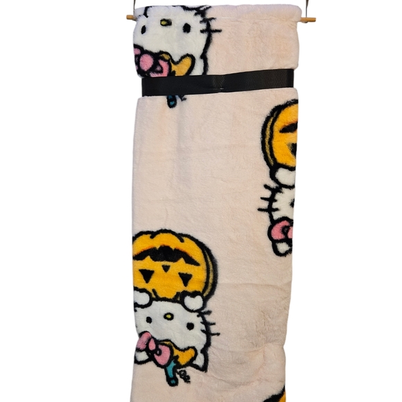 Hello Kitty Halloween Faux Rabbit Fur Throw Blanket Pink 50 x 70 - Picture 5 of 5